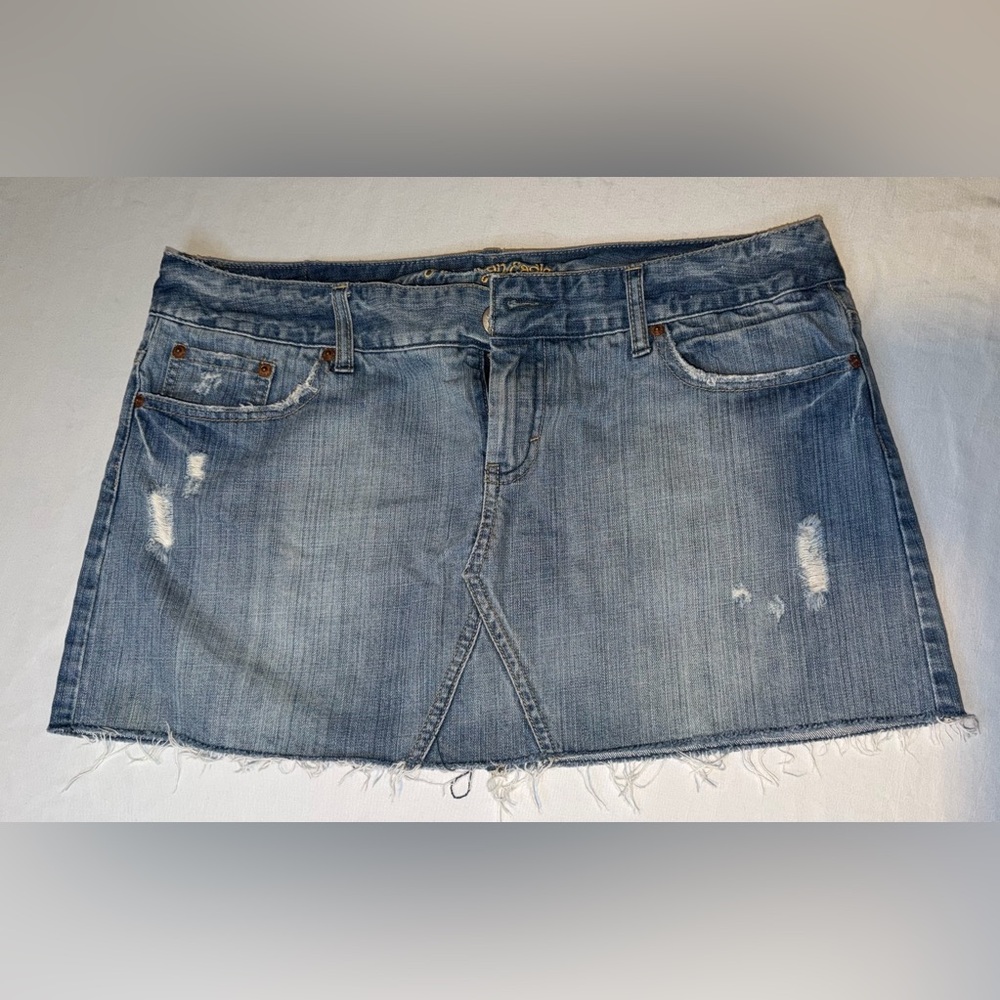 American Eagle Distressed Denim Mini Skirt Raw Hem Size 14 Y2K
